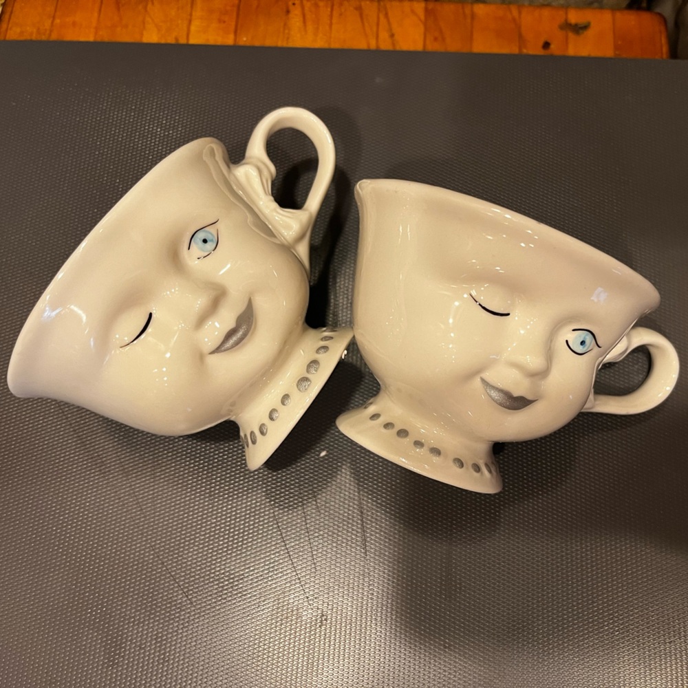 Vtg 1996 Baileys Irish Crème Winking Mugs Cups Helen Hunt Edition